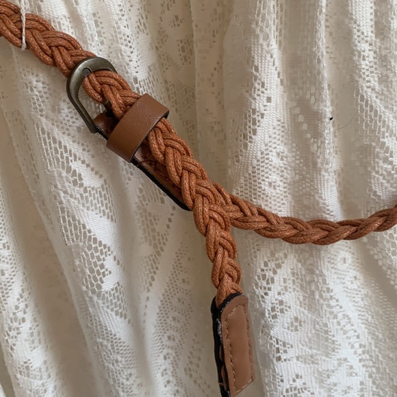 NWT cream long lace dress size medium - Picture 4 of 8